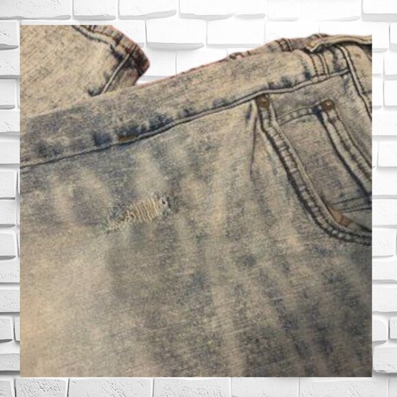 AMERICAN EAGLE Mens Vintage Light Wash Ripped 36" - Picture 6 of 6